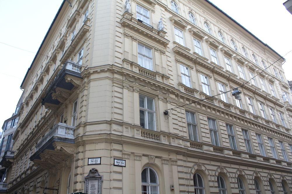 Old Monarchia Hotel Budapest Extérieur photo